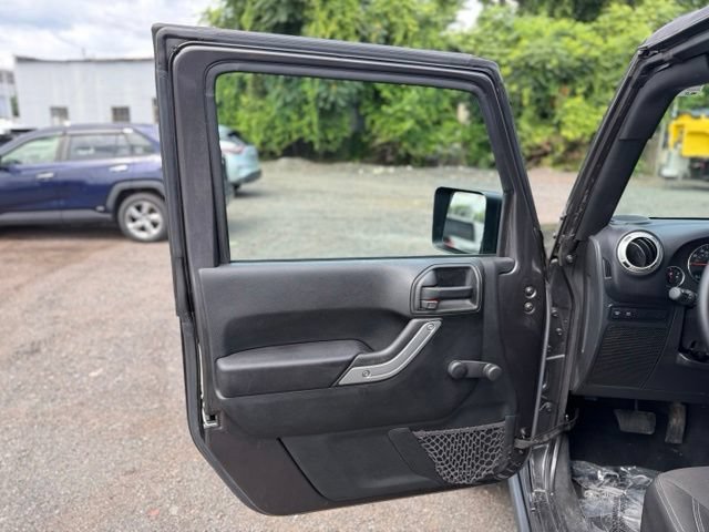 Used 2018 Jeep Wrangler Rubicon AWD/4WD image 13