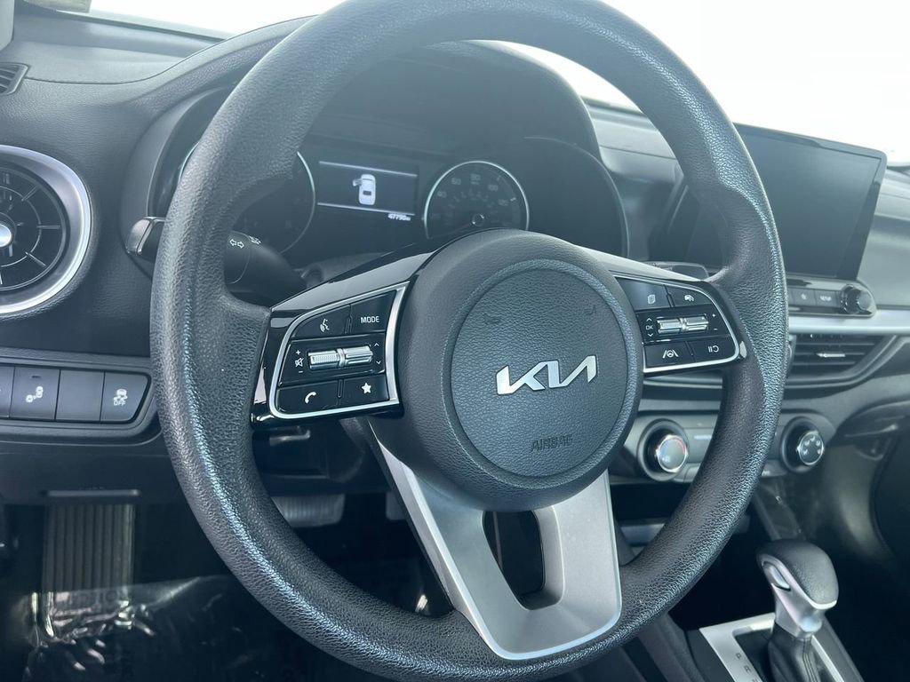 Used 2024 Kia Forte LXS w/ LXS Technology Package FWD image 16