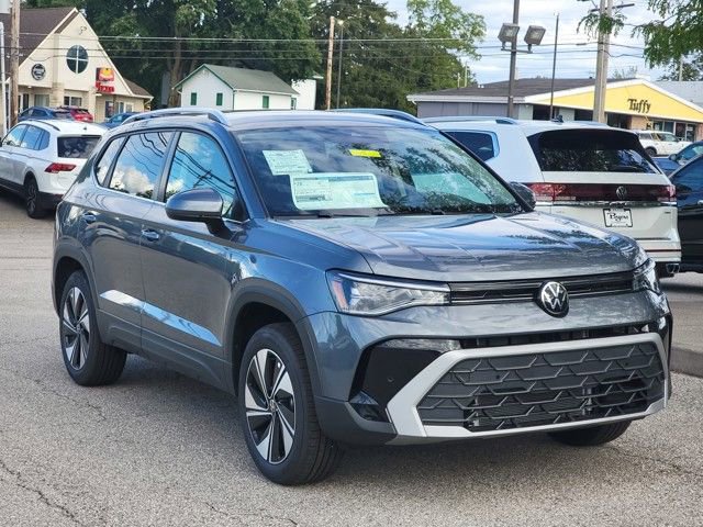 New 2025 Volkswagen Taos SE image 2