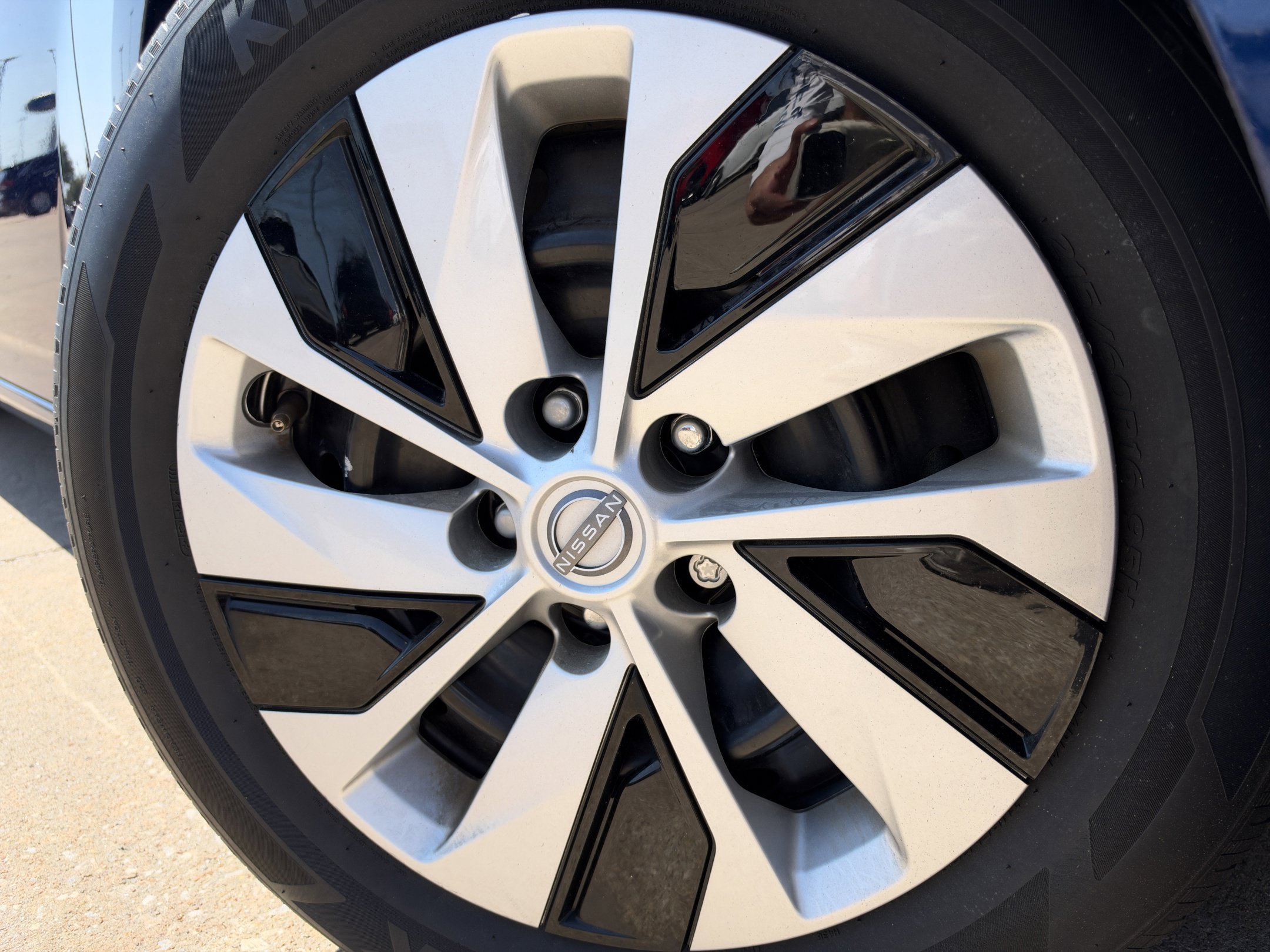Used 2024 Nissan Altima 2.5 S FWD image 11