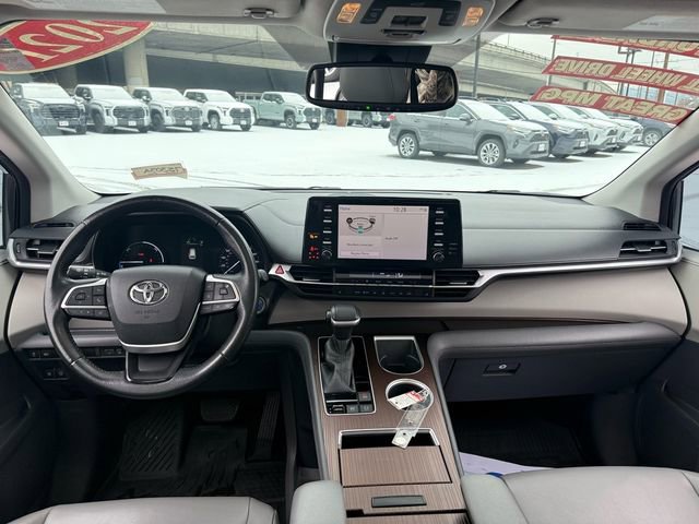 Certified 2021 Toyota Sienna XLE image 10