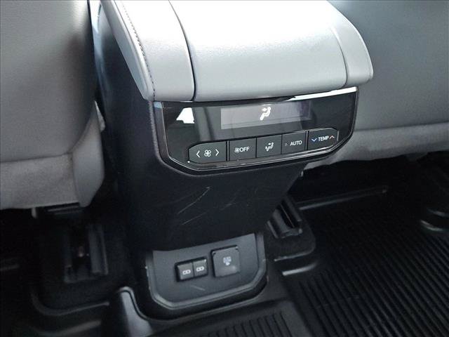 Used 2025 Toyota Highlander Limited FWD image 17