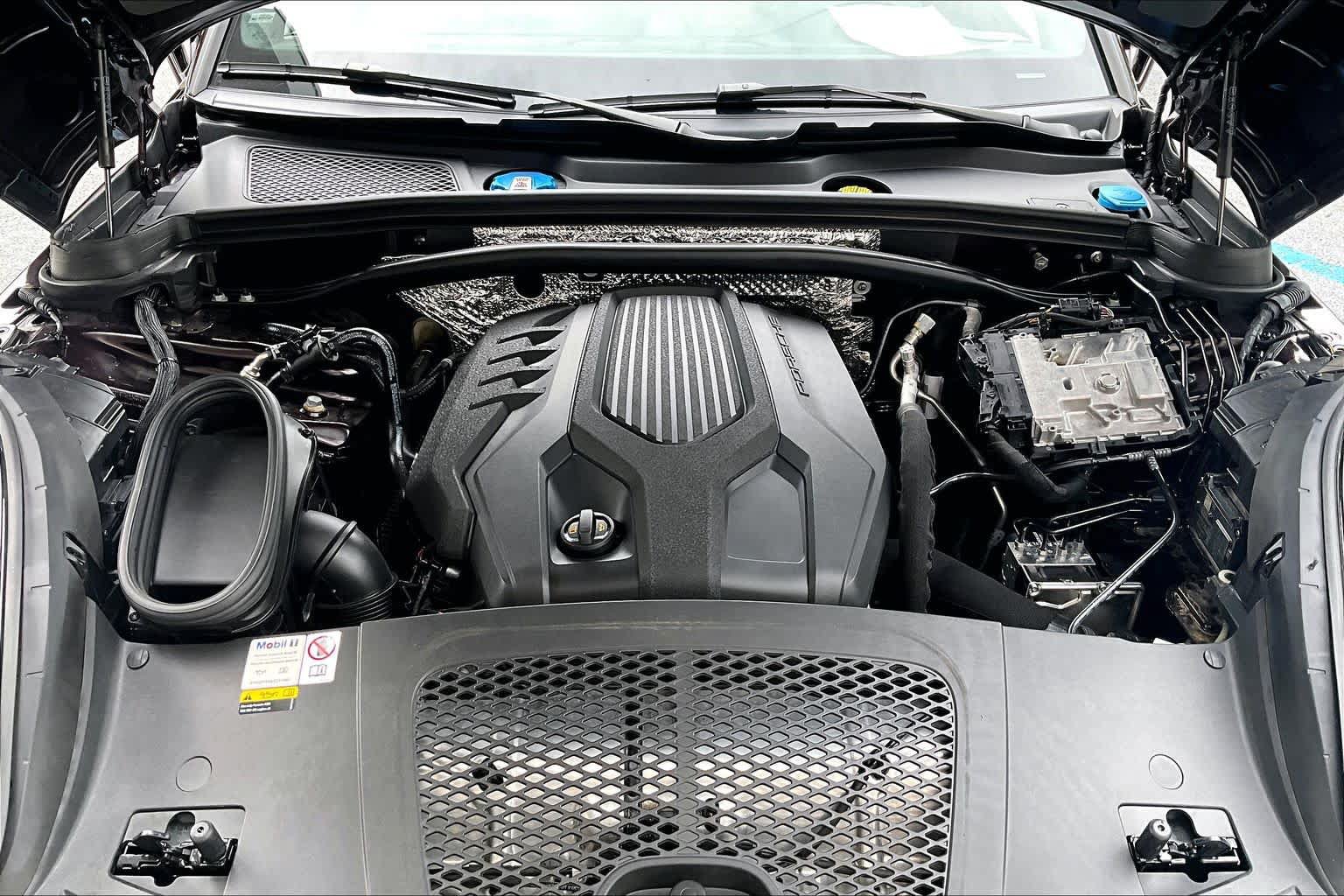 Used 2023 Porsche Macan AWD/4WD image 31