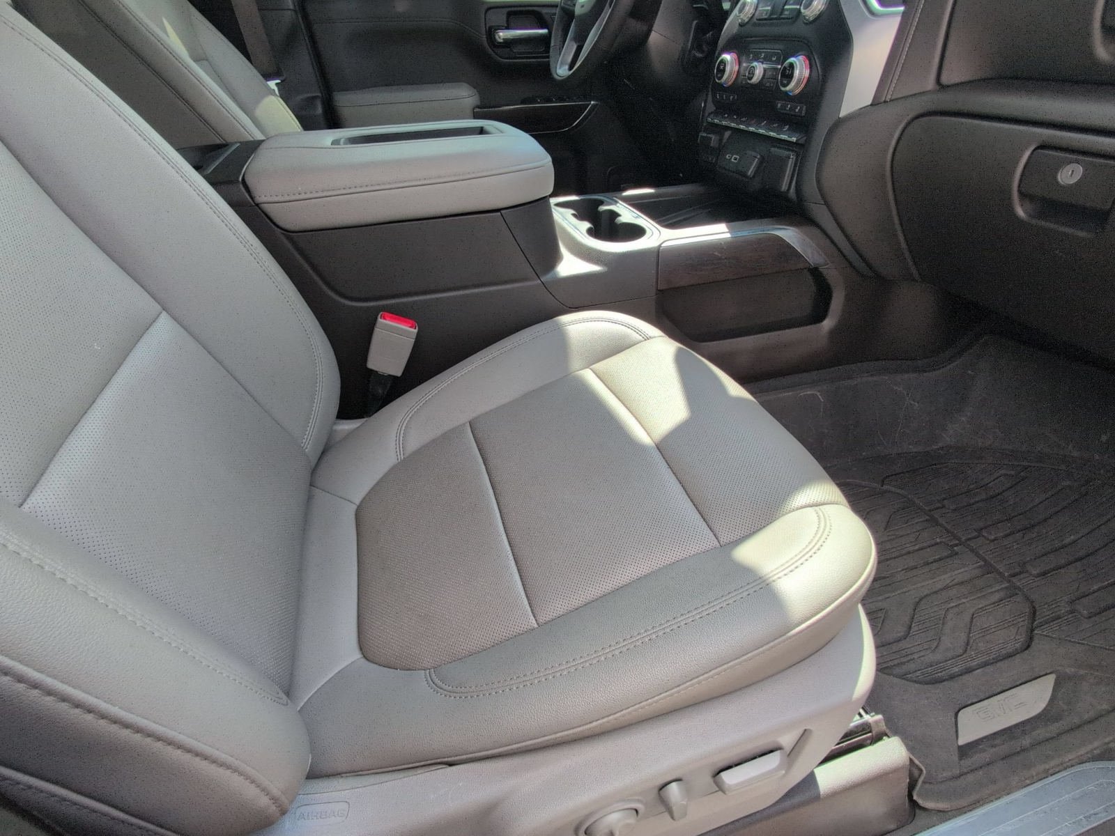 Used 2022 GMC Sierra 1500 SLT w/ SLT Premium Plus Package AWD/4WD image 30