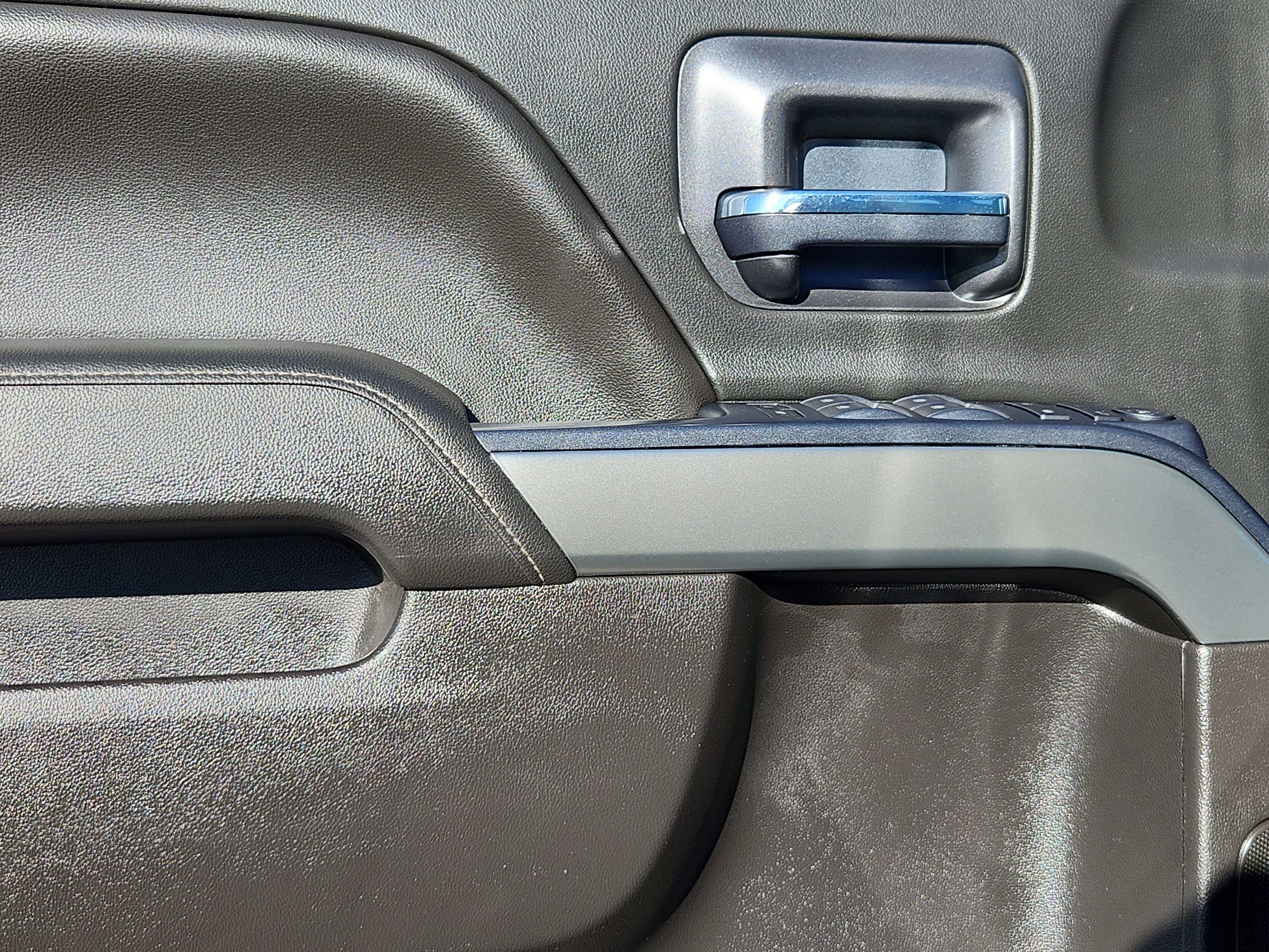 Used 2018 Chevrolet Silverado 1500 LT w/ All Star Edition image 6