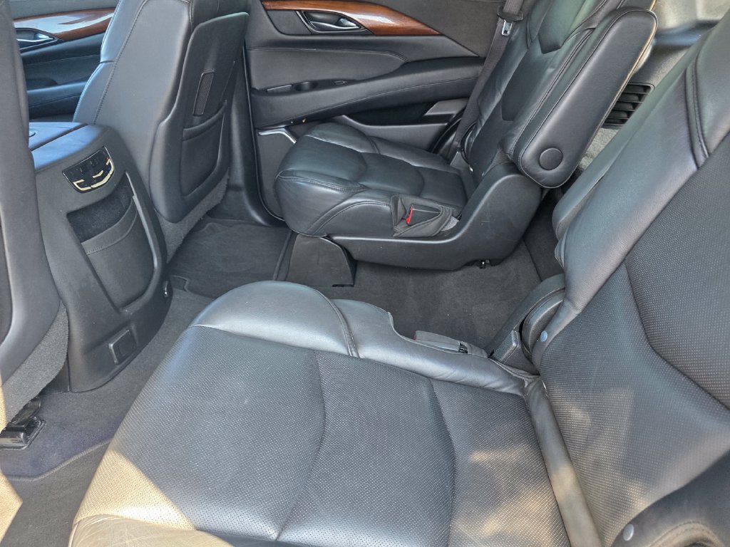 Used 2020 Cadillac Escalade Luxury RWD image 18