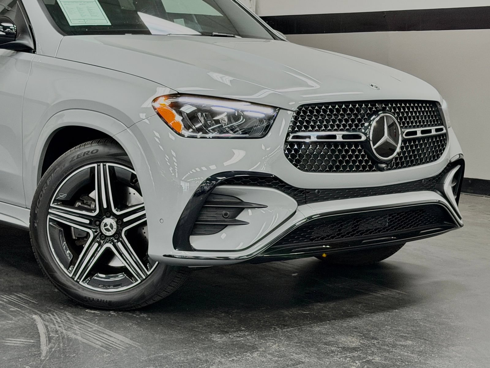 Used 2025 Mercedes-Benz GLE 450 4MATIC image 3