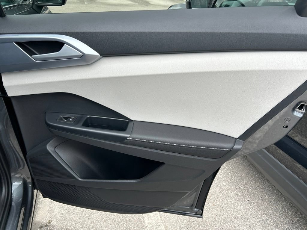 New 2026 Volkswagen Taos SE w/ Panoramic Sunroof Package FWD image 47