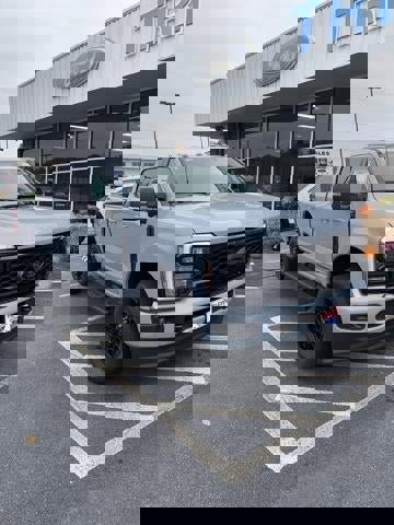New 2026 Ford F350 Lariat w/ Black Appearance Package image 5