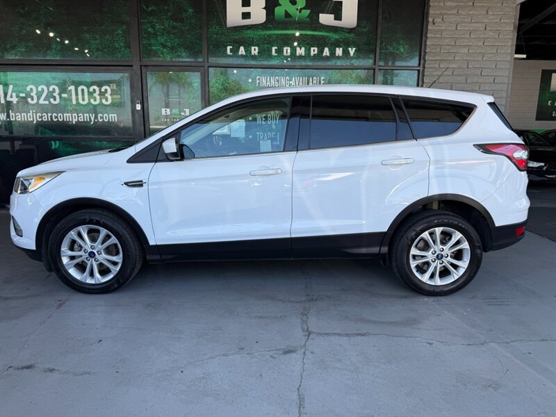 Used 2017 Ford Escape SE FWD image 4