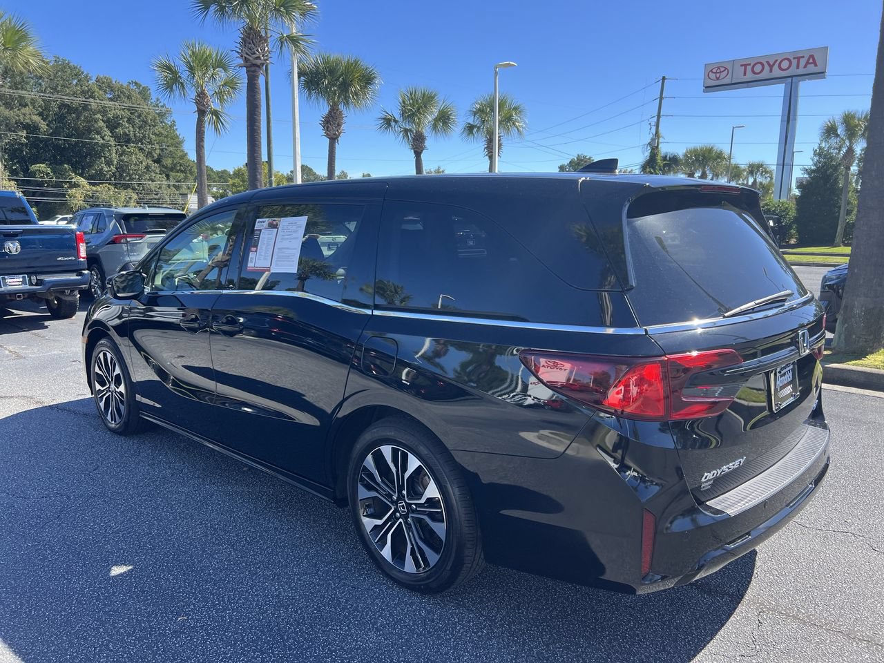 Used 2025 Honda Odyssey Elite image 8