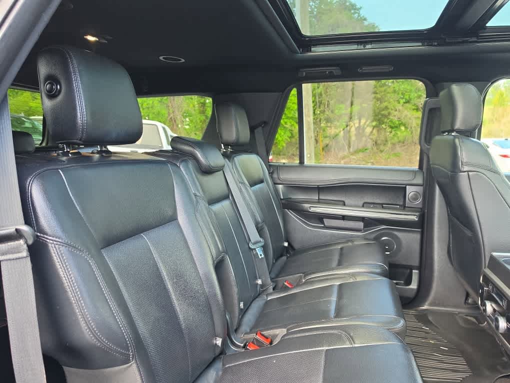 Used 2019 Ford Expedition XLT w/ Equipment Group 202A AWD/4WD image 25