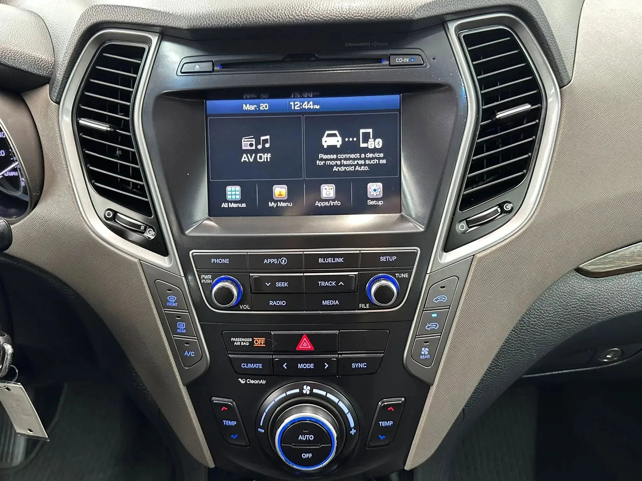 Used 2017 Hyundai Santa Fe SE AWD/4WD image 24