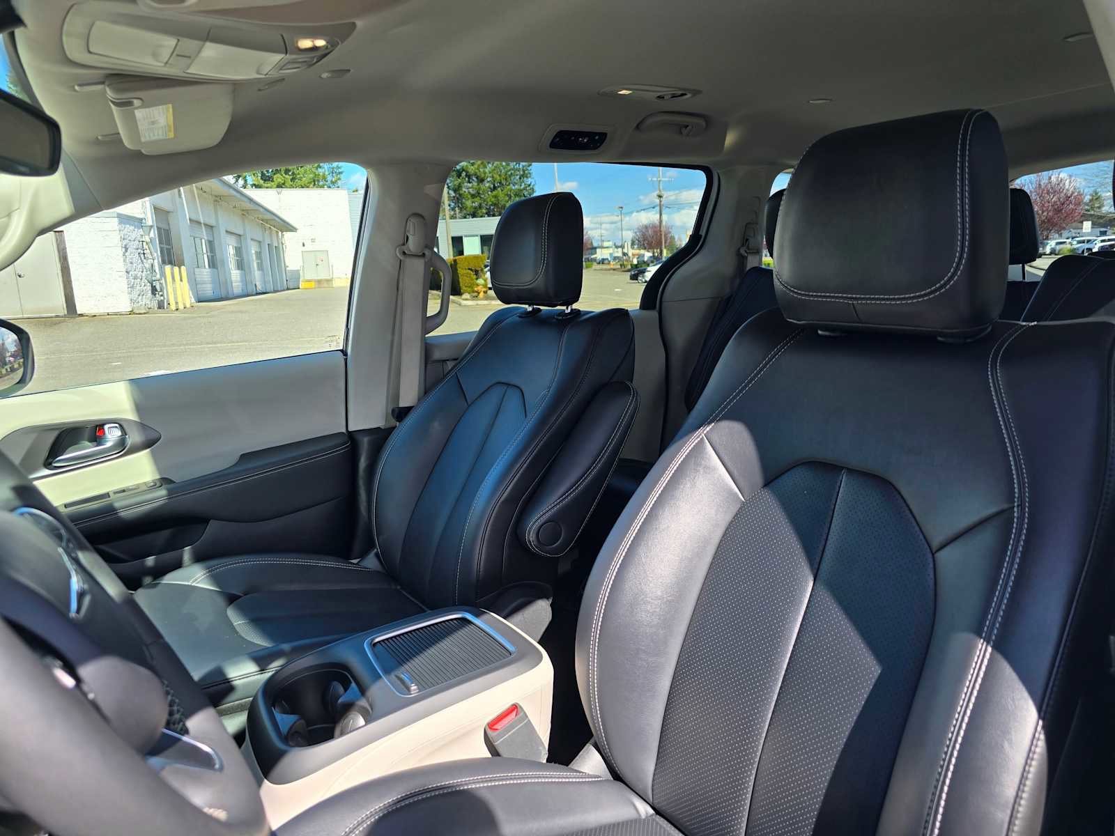 Used 2024 Chrysler Pacifica Select image 21