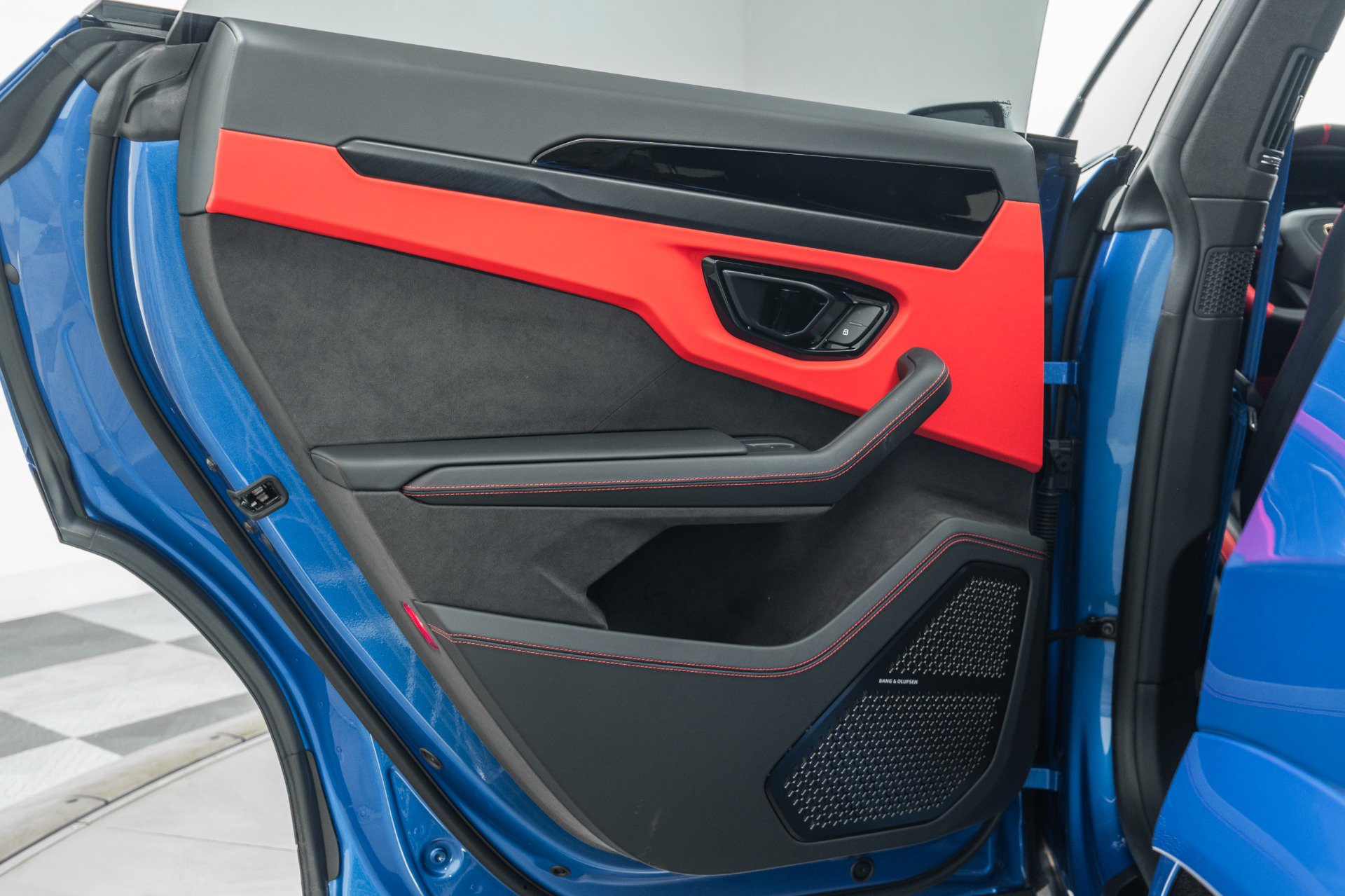 Used 2025 Lamborghini Urus SE image 44