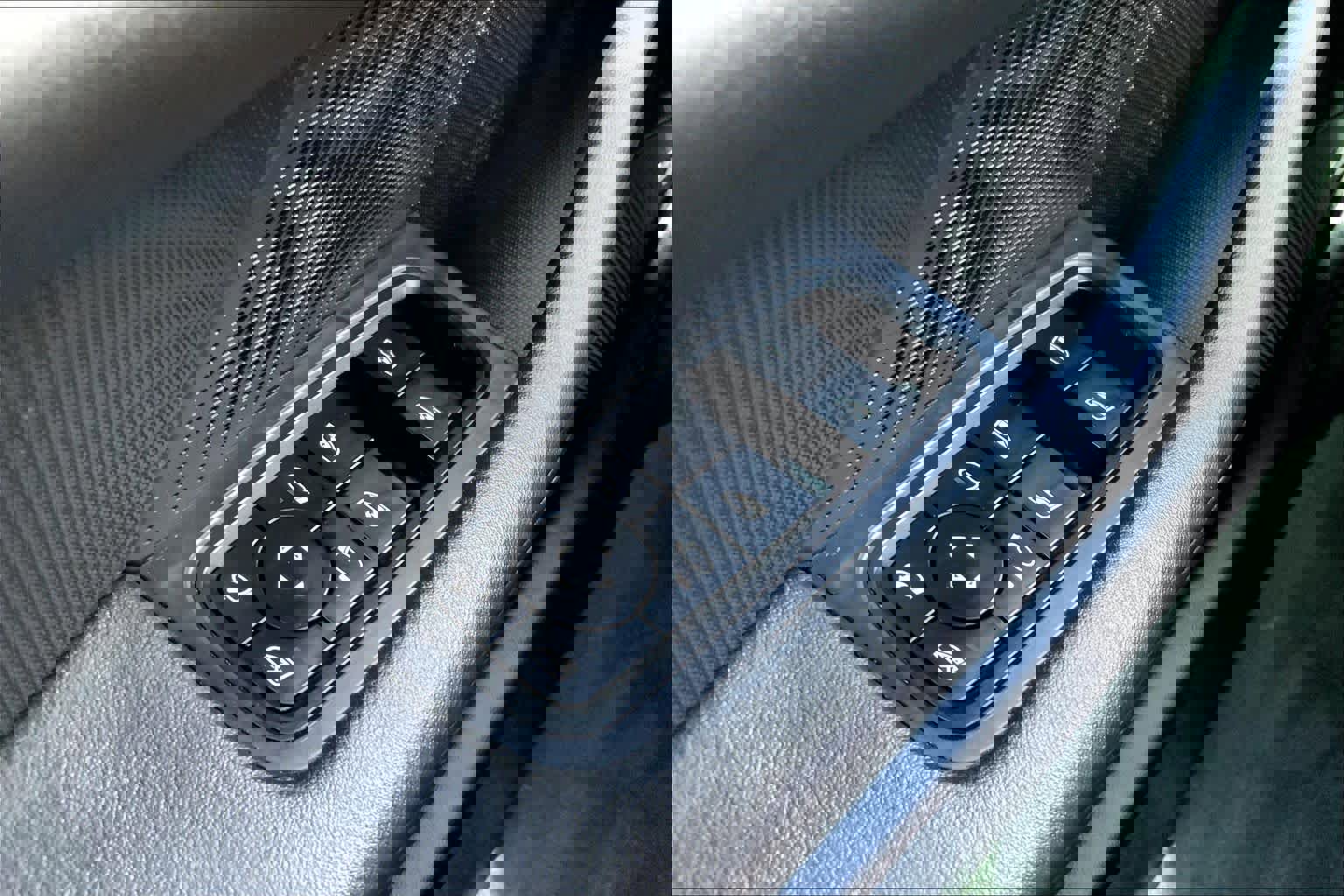 Used 2022 Porsche Taycan image 32