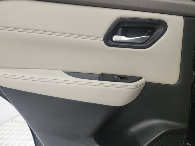 Used 2023 Nissan Rogue SL w/ SL Premium Package FWD image 9