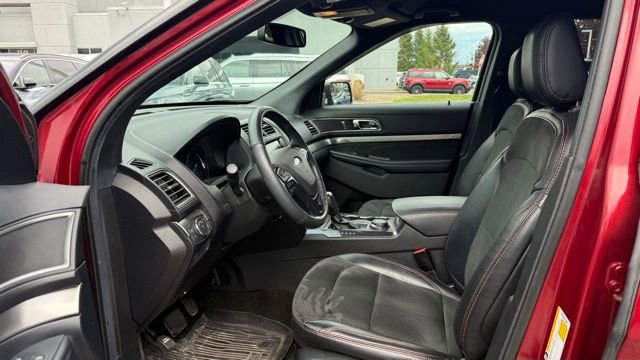 Used 2018 Ford Explorer XLT w/ Equipment Group 202A AWD/4WD image 9
