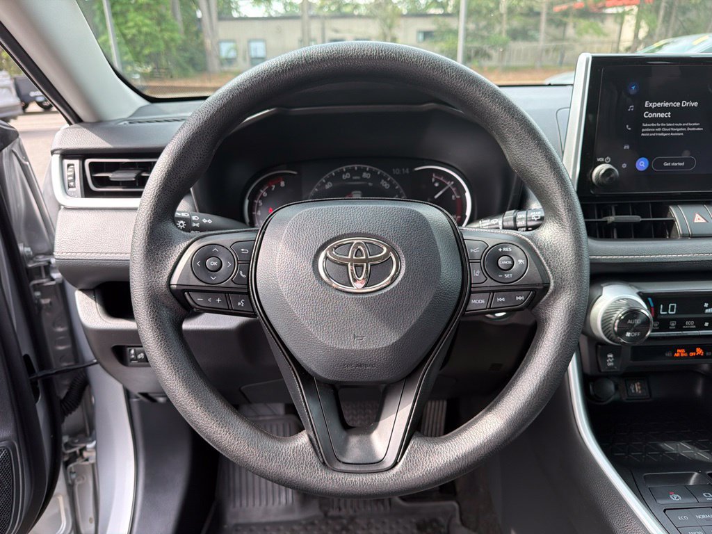 Used 2025 Toyota RAV4 XLE AWD/4WD image 15