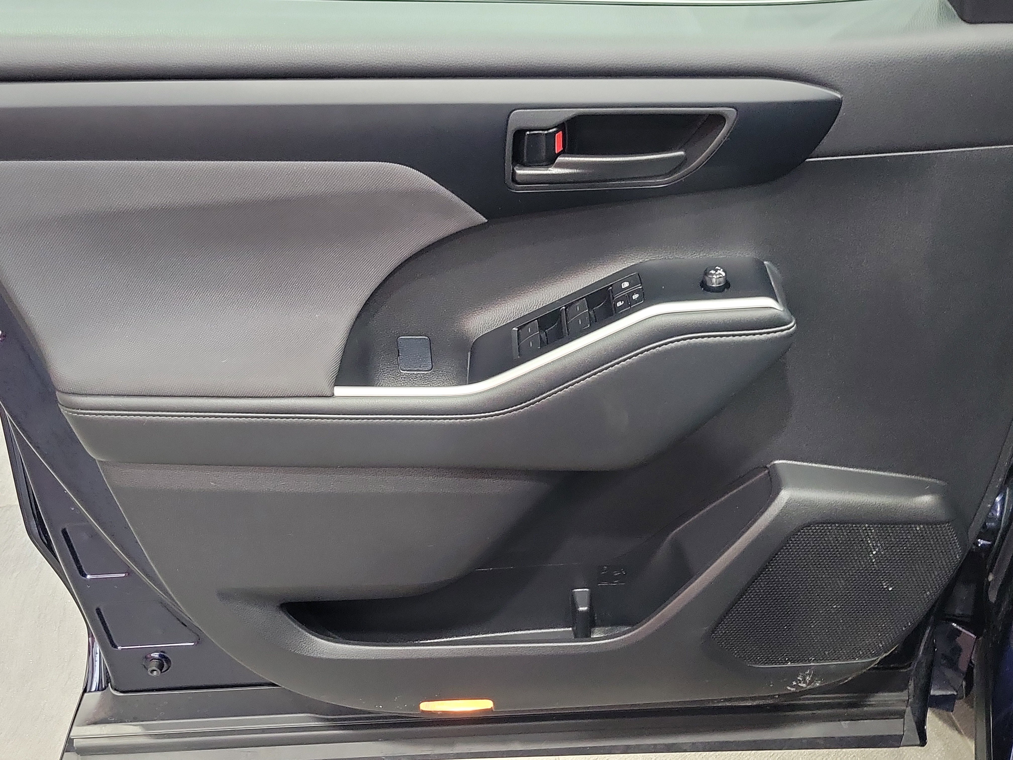 Certified 2025 Toyota Highlander LE image 17