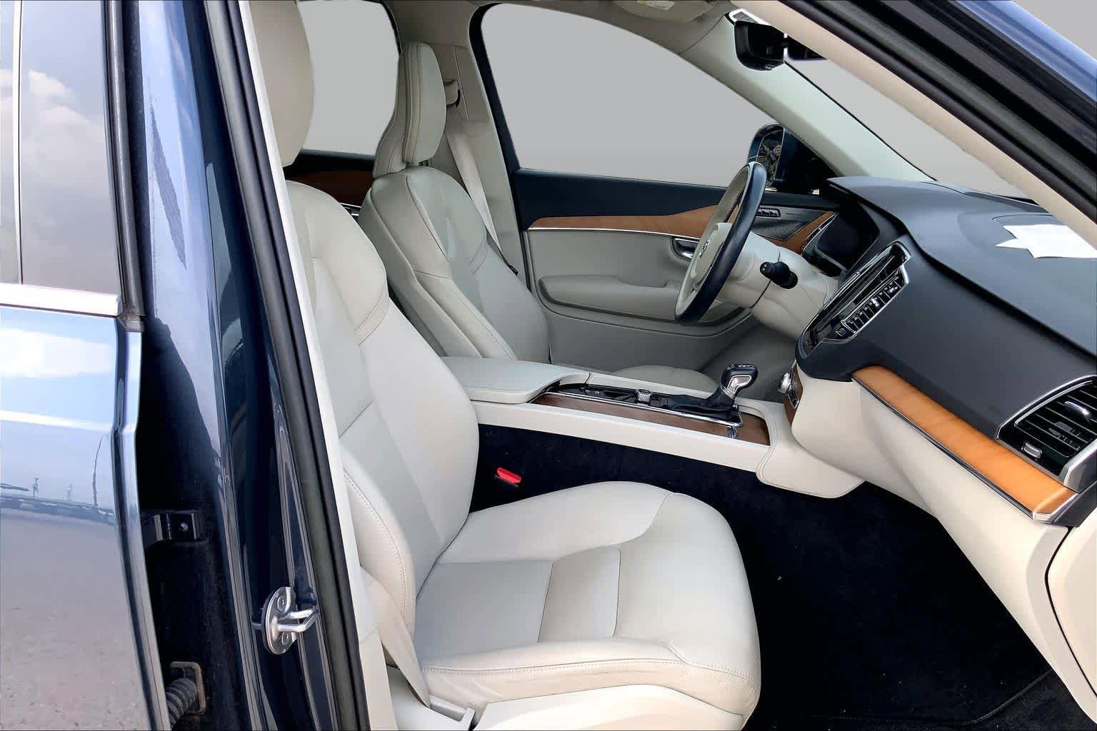 Used 2022 Volvo XC90 T6 Momentum w/ Advanced Package AWD/4WD image 9