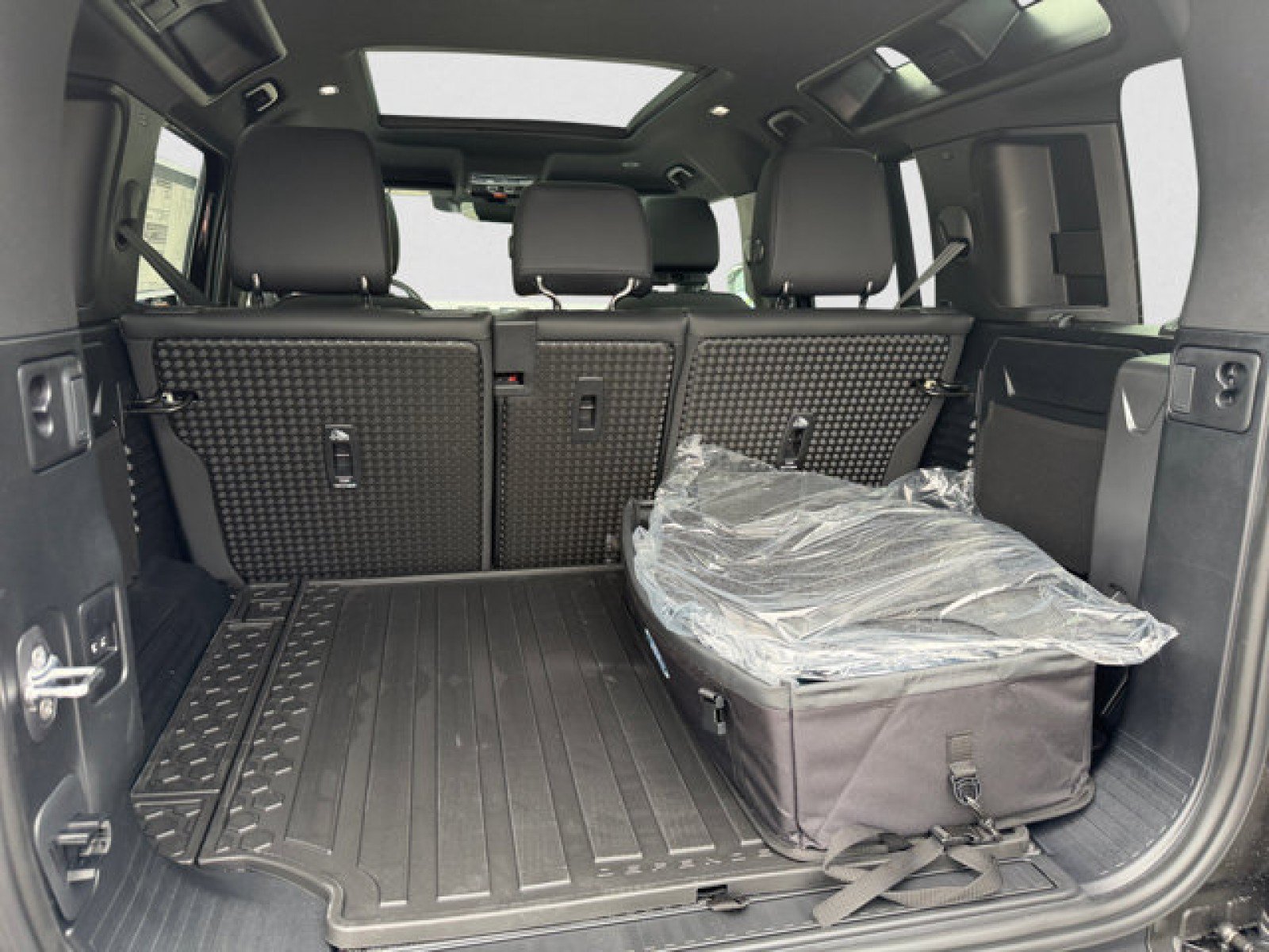 New 2026 Land Rover Defender 110 X-Dynamic SE AWD/4WD image 19