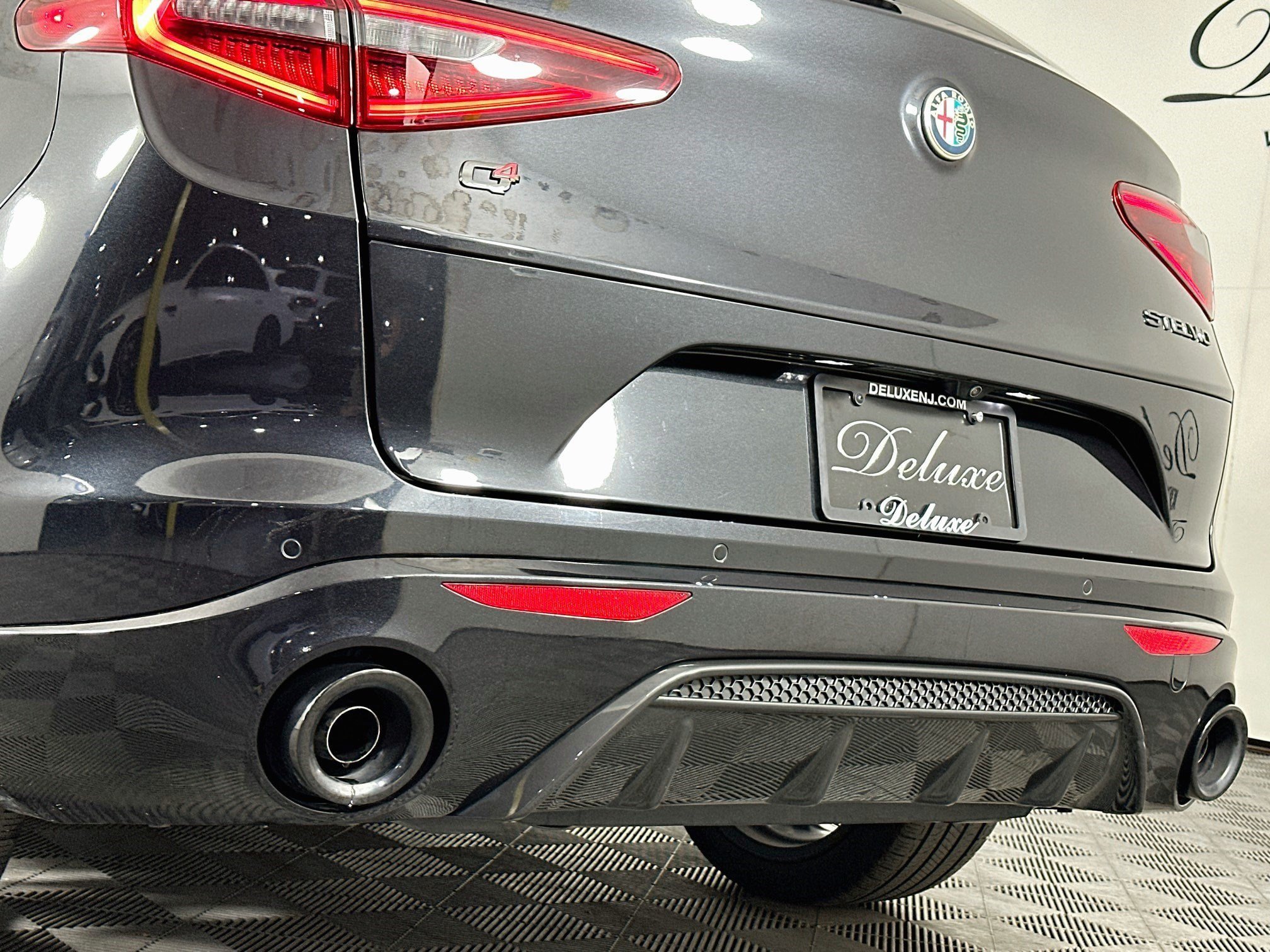 Used 2023 Alfa Romeo Stelvio Veloce AWD/4WD image 26