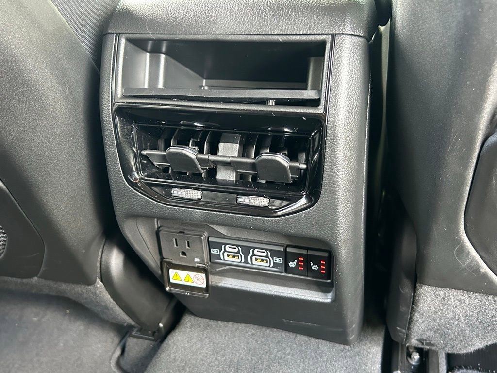 Certified 2024 Jeep Grand Cherokee Limited w/ Black Appearance Package image 40