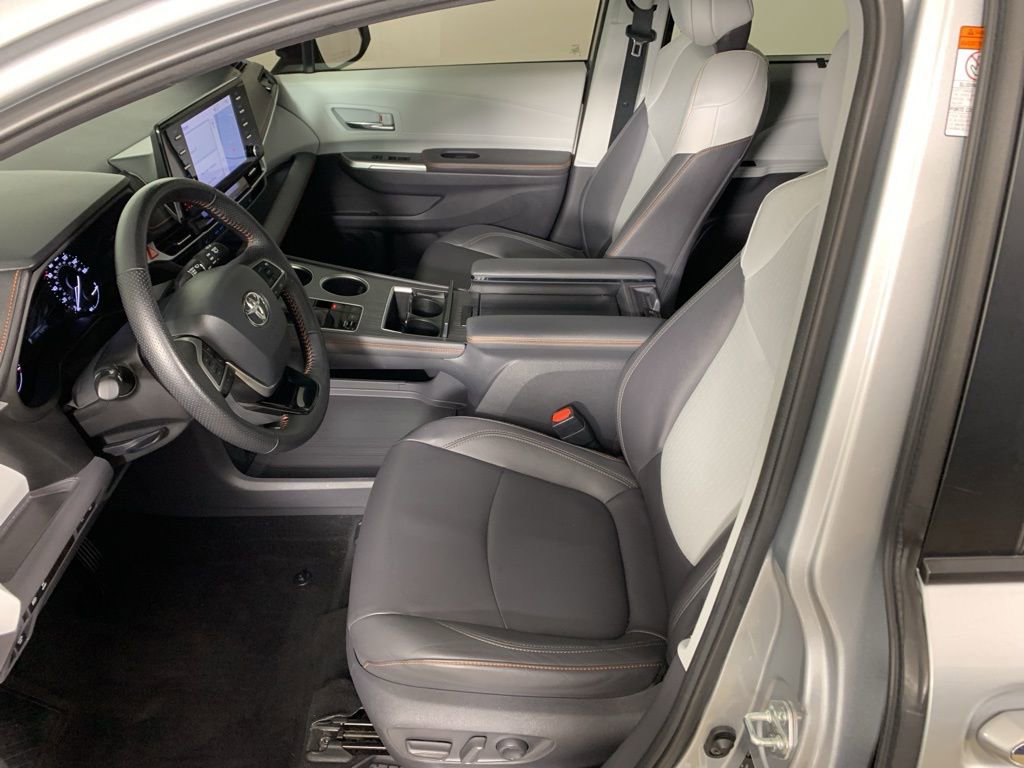 Used 2021 Toyota Sienna XSE w/ XSE Plus Package image 31