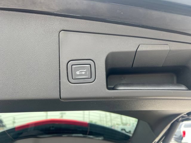 Used 2024 Cadillac XT5 Premium Luxury w/ LPO, Floor Liner Package AWD/4WD image 18