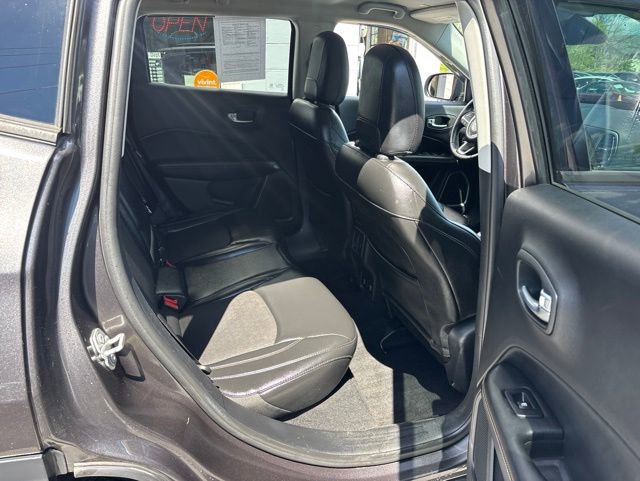 Used 2018 Jeep Compass Latitude w/ Popular Equipment Group AWD/4WD image 9