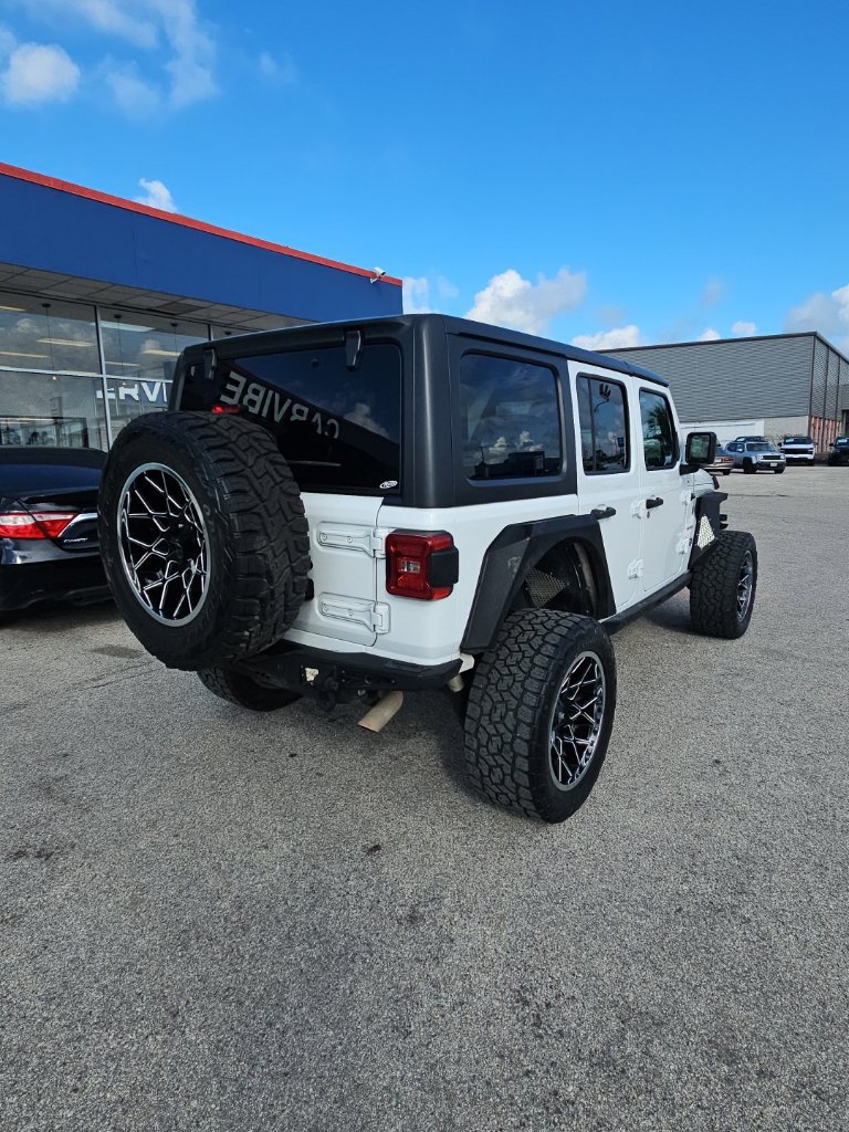 Used 2018 Jeep Wrangler Unlimited Sahara AWD/4WD image 7