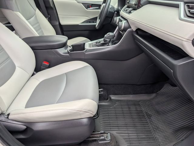 Used 2022 Toyota RAV4 XLE Premium AWD/4WD image 29