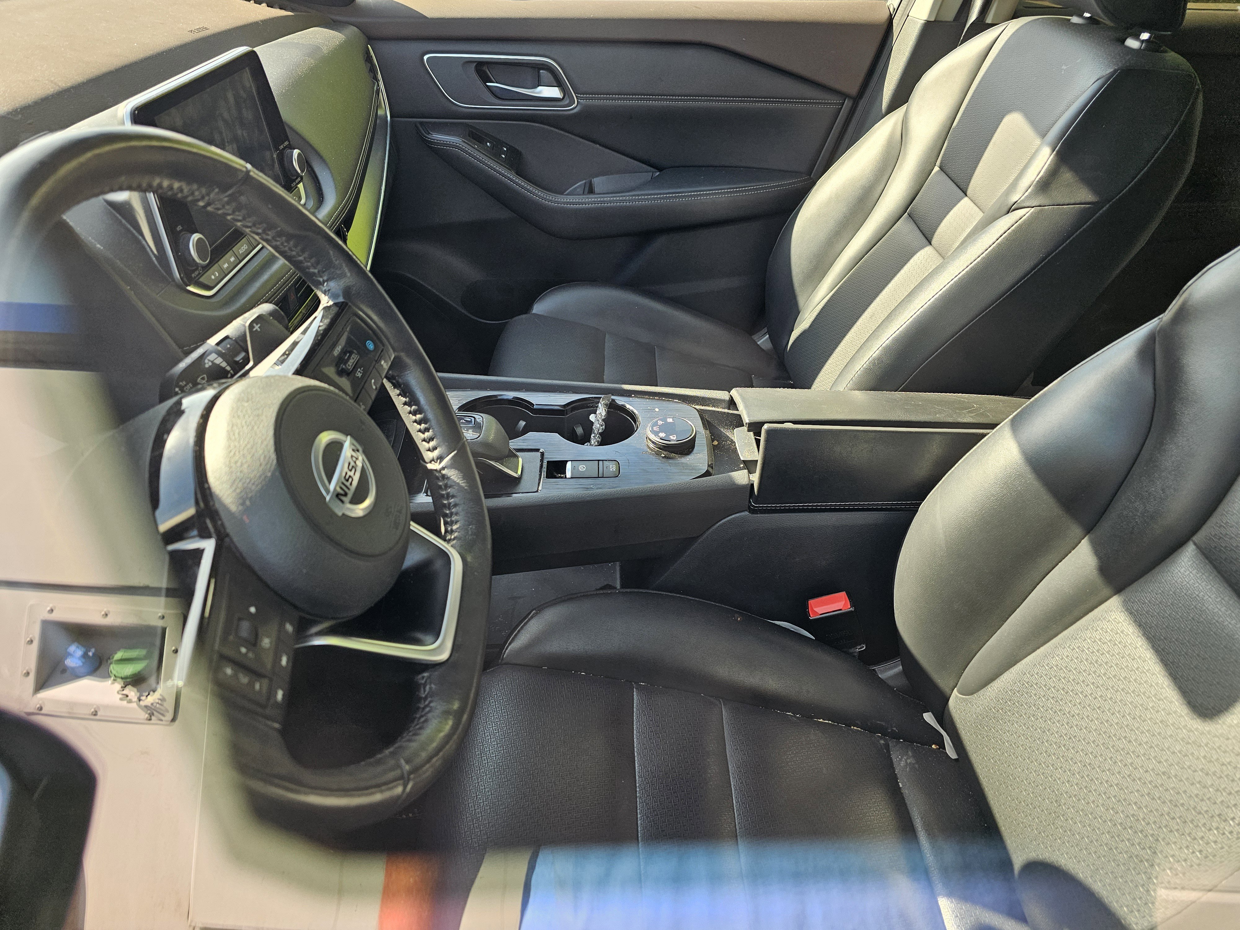 Used 2021 Nissan Rogue SV w/ Premium Package image 11