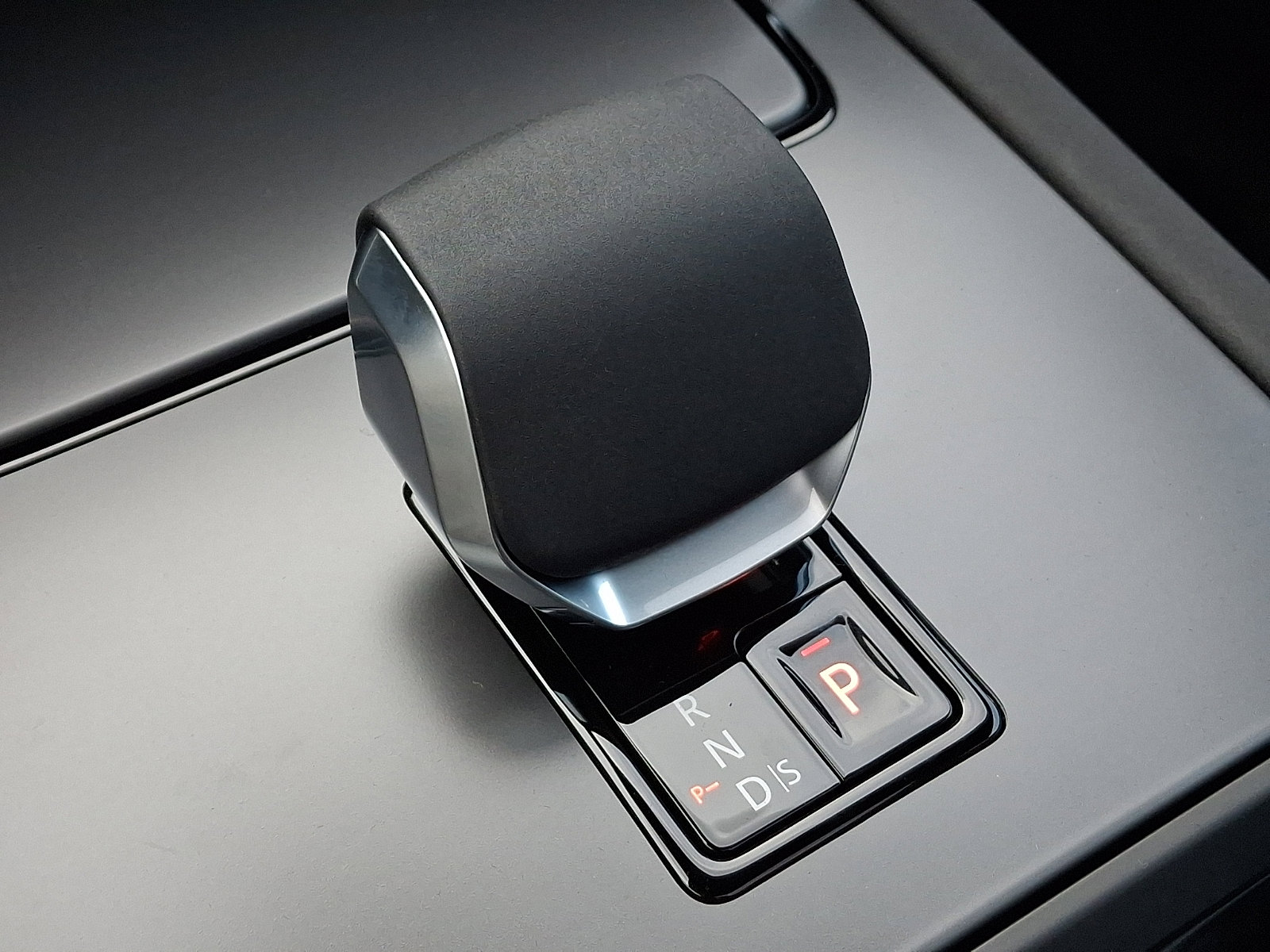 New 2026 Land Rover Discovery Sport Landmark image 13