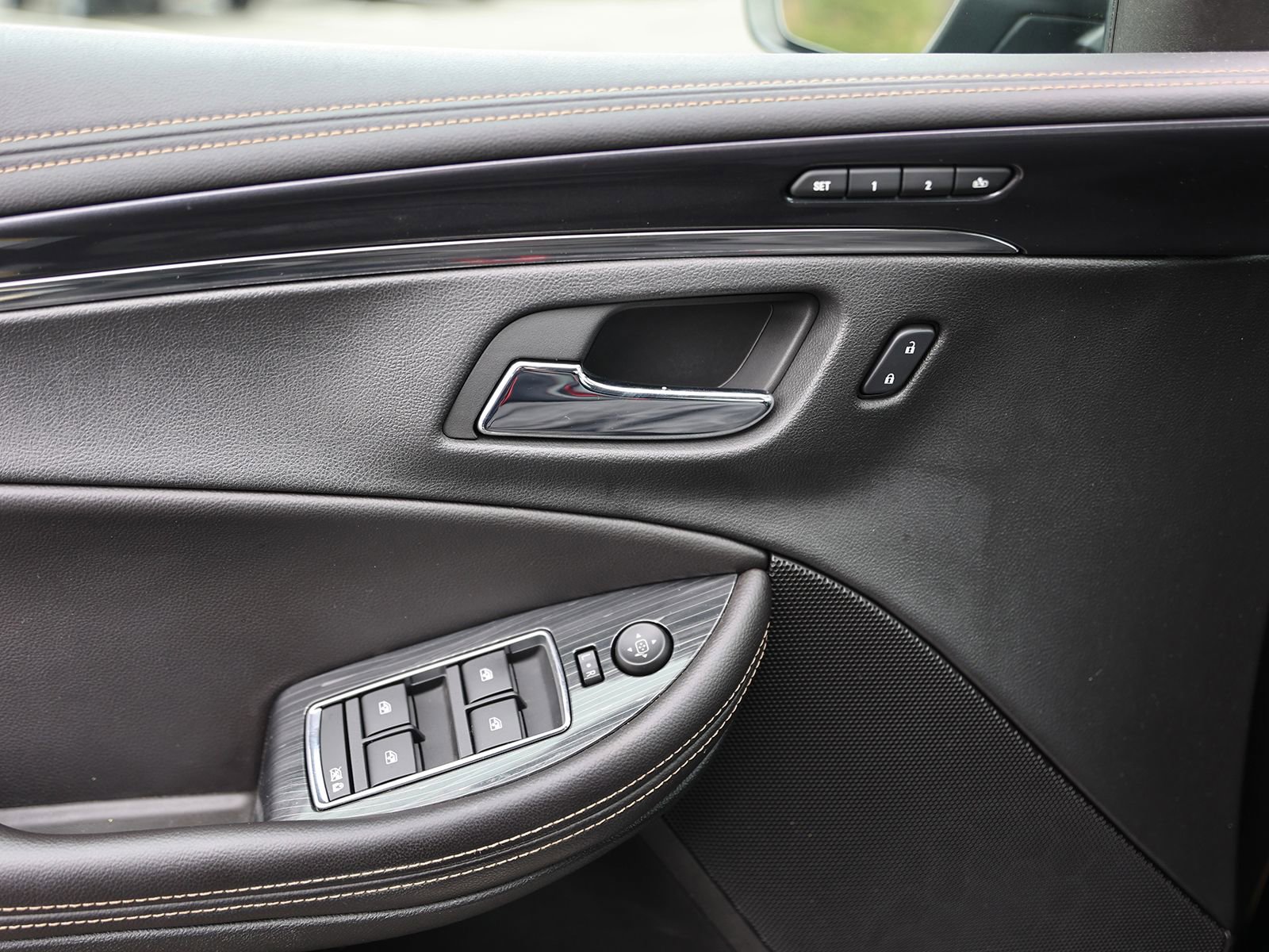 Used 2016 Chevrolet Impala LTZ w/ Enhanced Convenience Package image 34