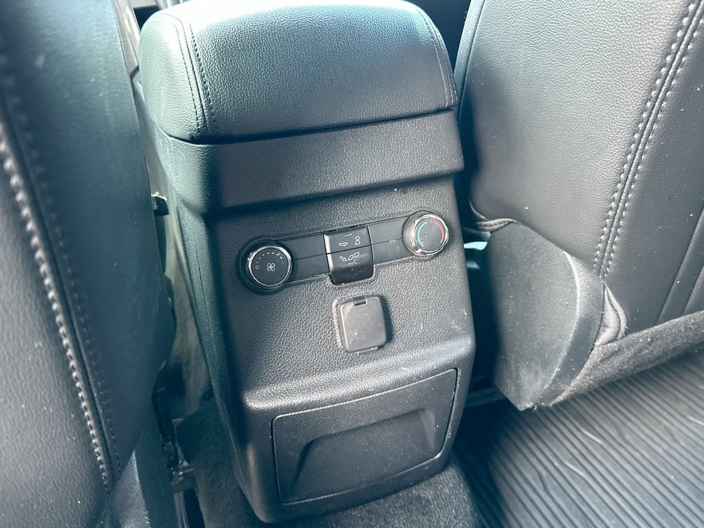 Used 2018 Ford Explorer XLT w/ Equipment Group 202A FWD image 4