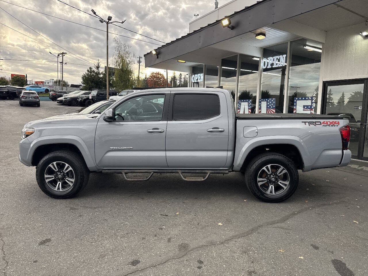 Used 2019 Toyota Tacoma TRD Sport AWD/4WD image 3