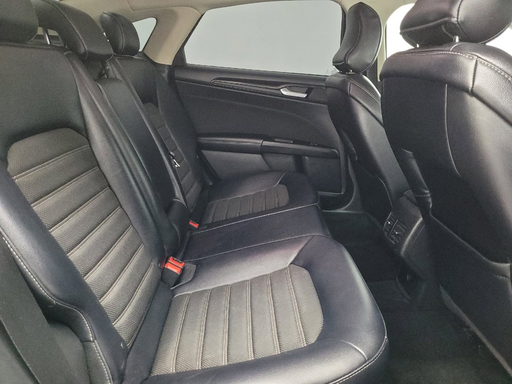 Used 2018 Ford Fusion SE w/ Equipment Group 201A FWD image 19
