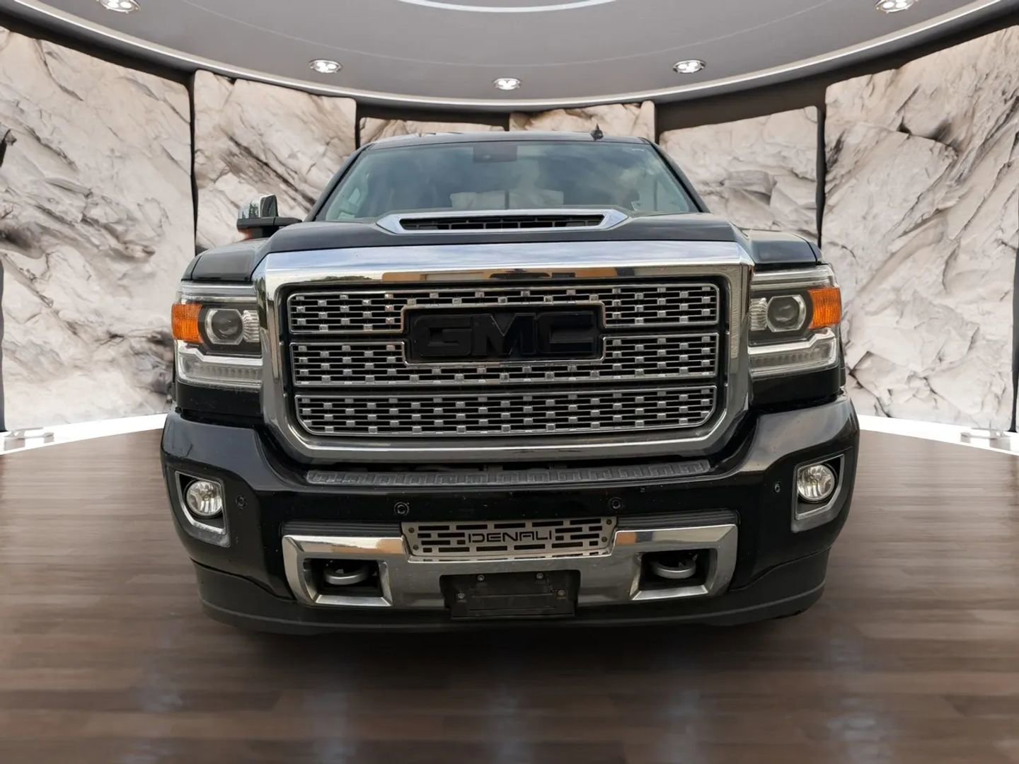 Used 2018 GMC Sierra 3500 Denali w/ Duramax Plus Package AWD/4WD image 2