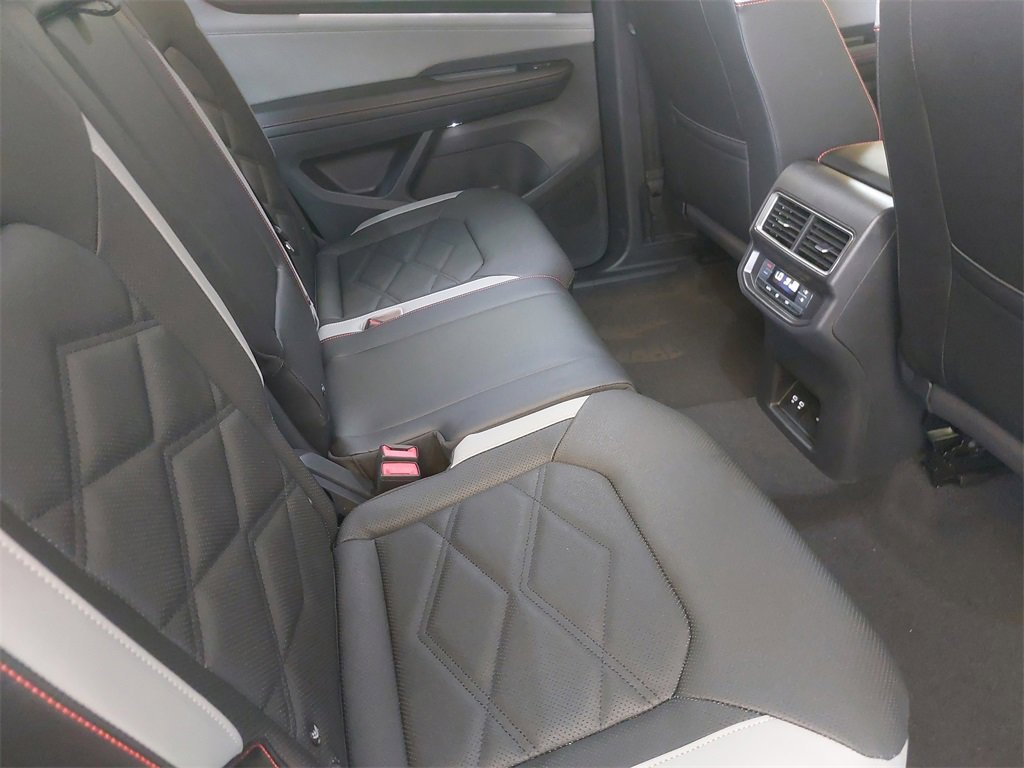 New 2025 Volkswagen Atlas Peak Edition SE image 11