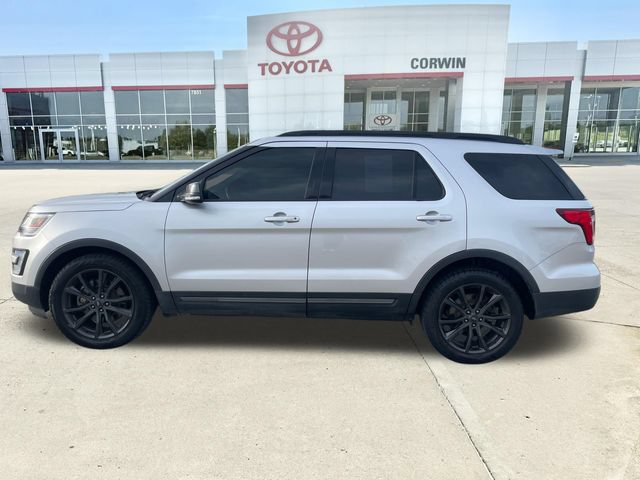 Used 2017 Ford Explorer XLT w/ Equipment Group 202A FWD image 2