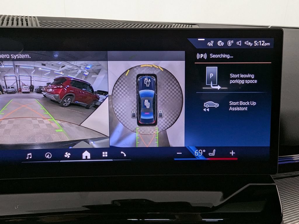 Used 2026 BMW 530i xDrive w/ M Sport Package AWD/4WD image 25