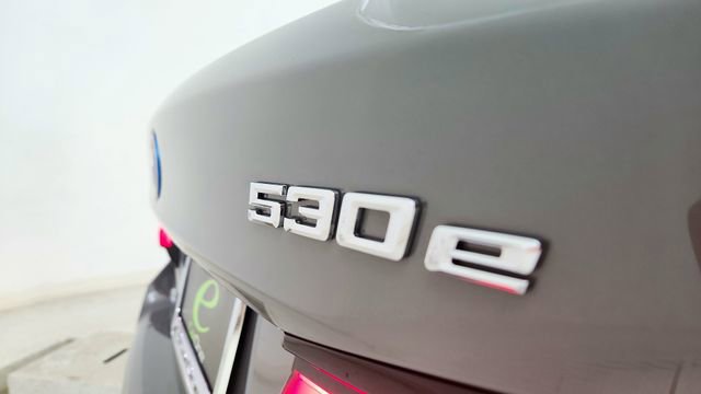 Used 2022 BMW 530e xDrive 530e iPerformance w/ Executive Package image 18