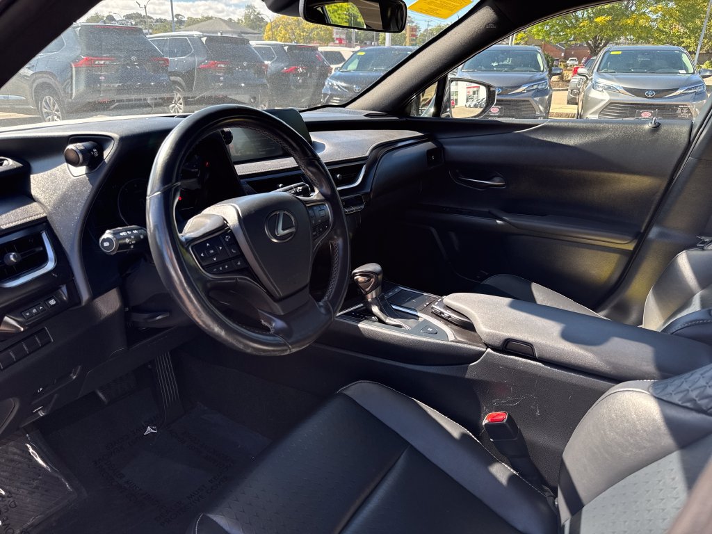 Used 2019 Lexus UX 200 w/ Accessory Package FWD image 14