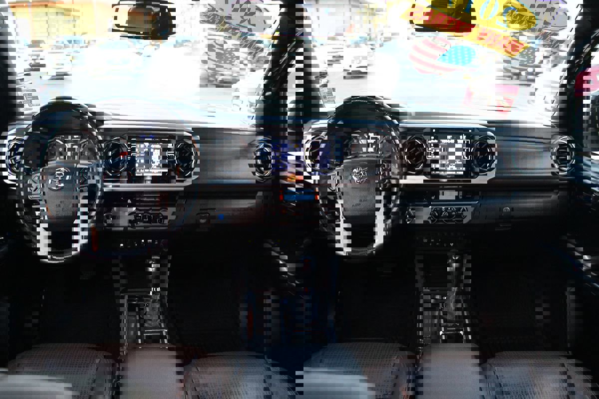 Used 2017 Toyota Tacoma Limited image 31