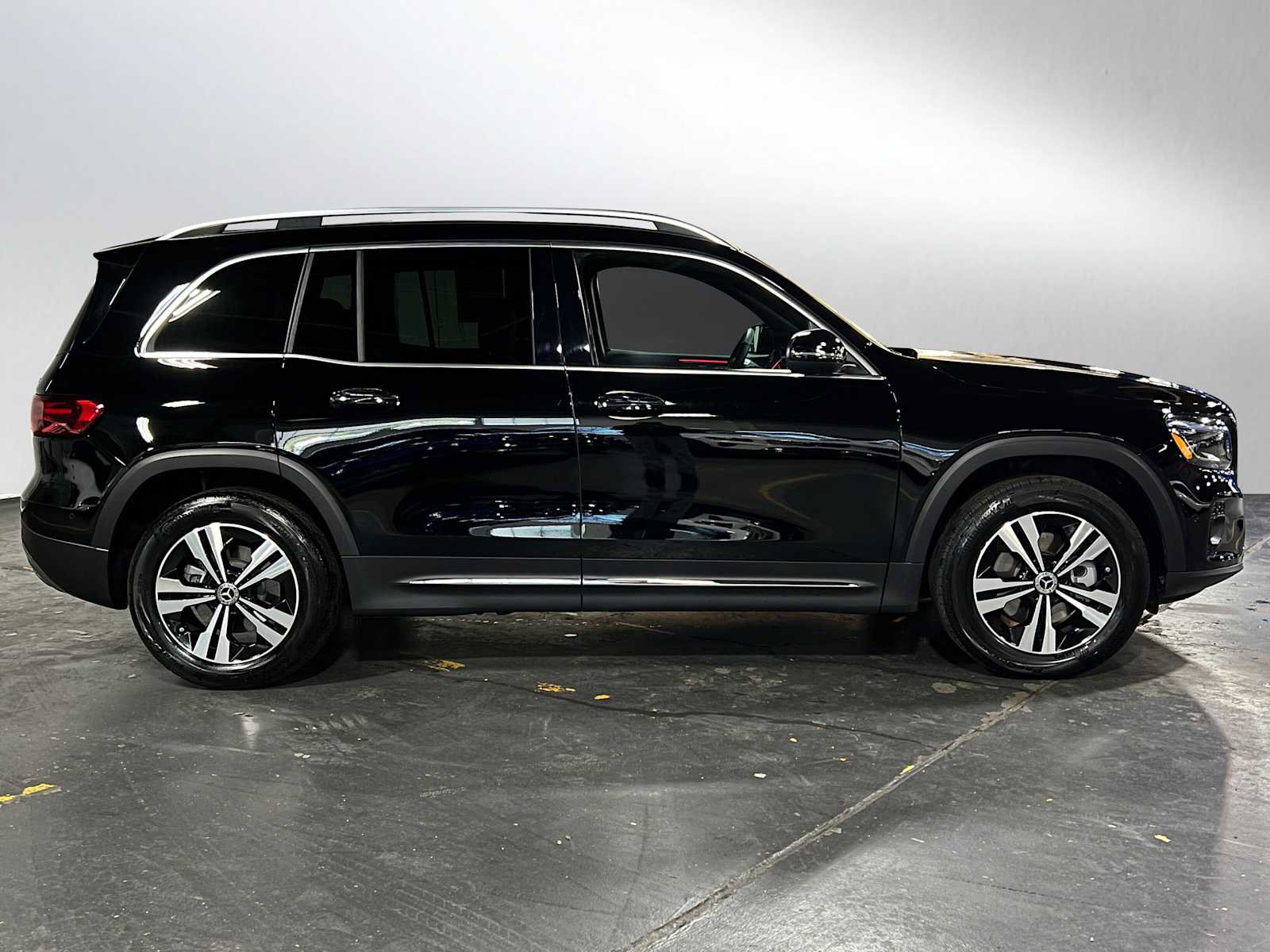 Certified 2025 Mercedes-Benz GLB 250 4MATIC image 3