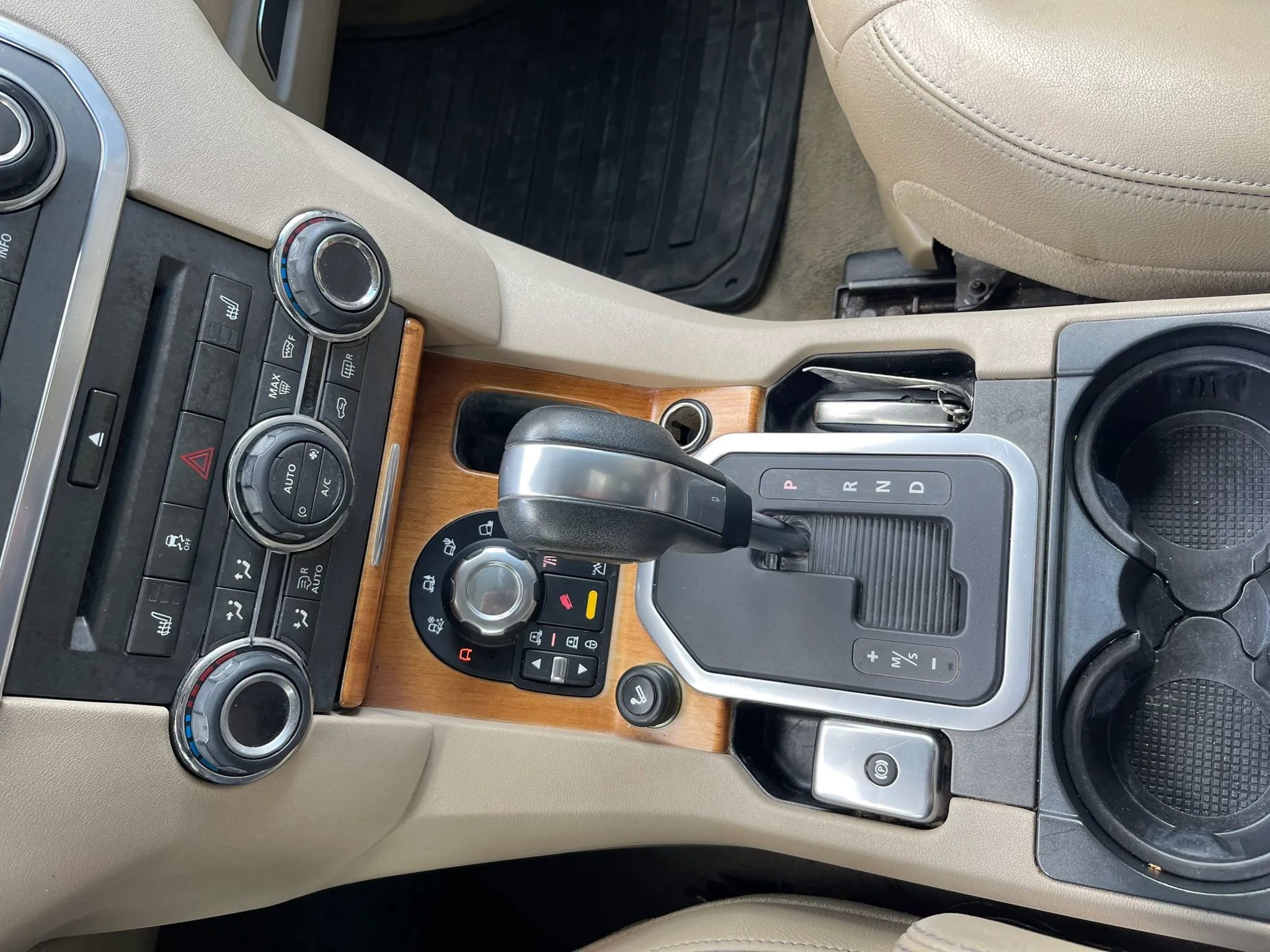 Used 2011 Land Rover LR4 HSE AWD/4WD image 10