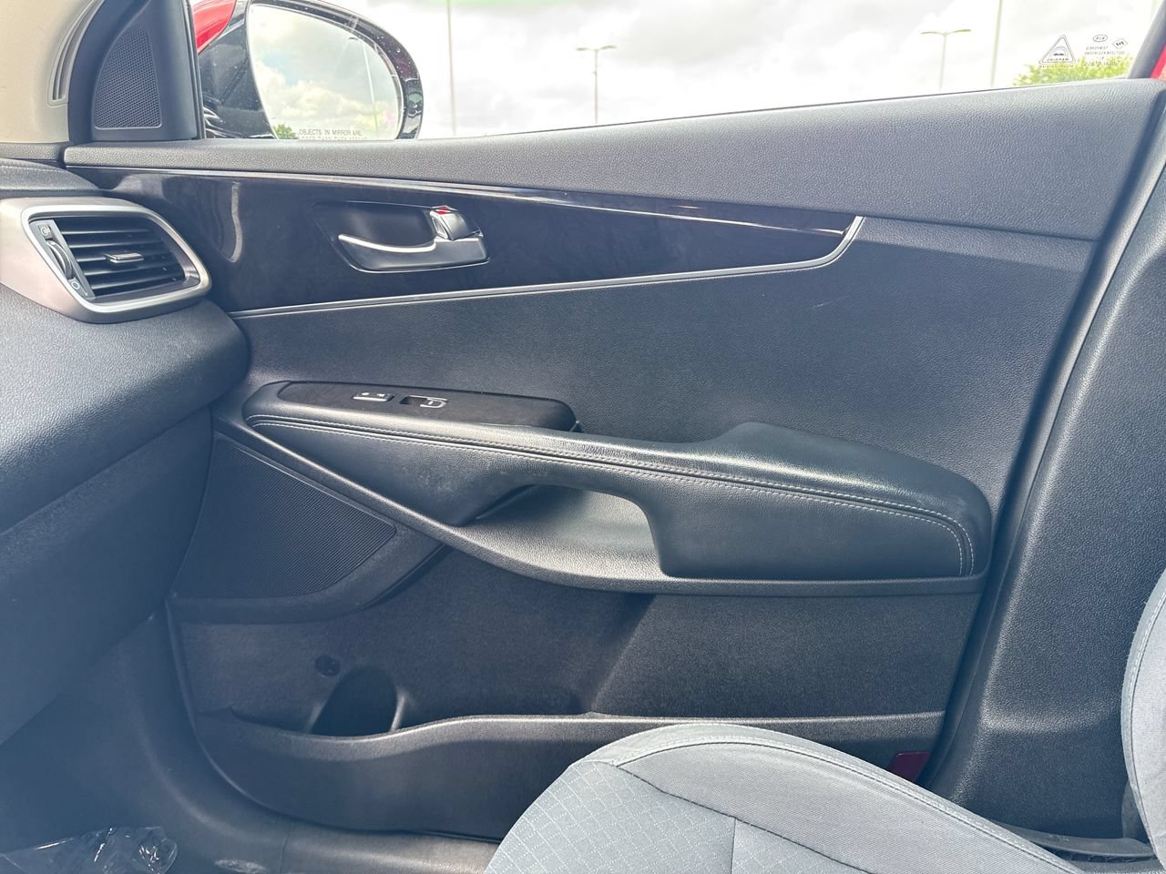 Used 2017 Kia Sorento FWD image 23