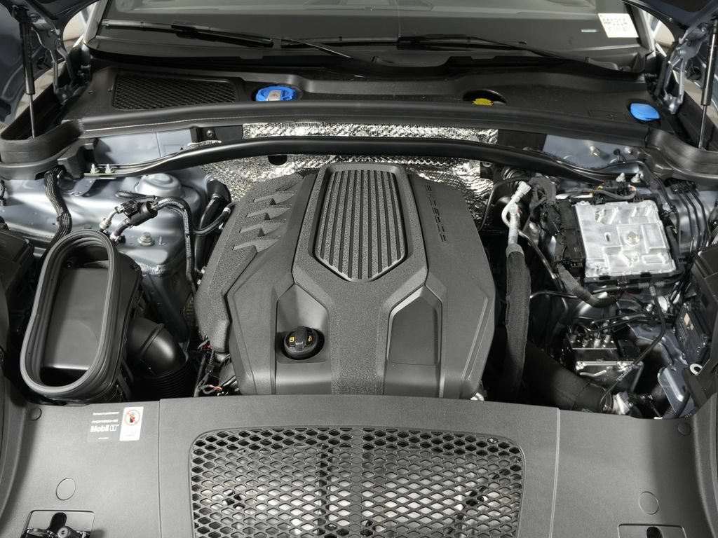 New 2026 Porsche Macan AWD/4WD image 38